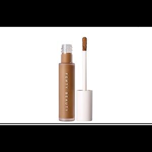 NEVER USED FENTY BEAUTY CONCEALER